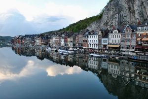 1024px-10_of_10_-_Mause_River,_Dinant_-_BELGIUM